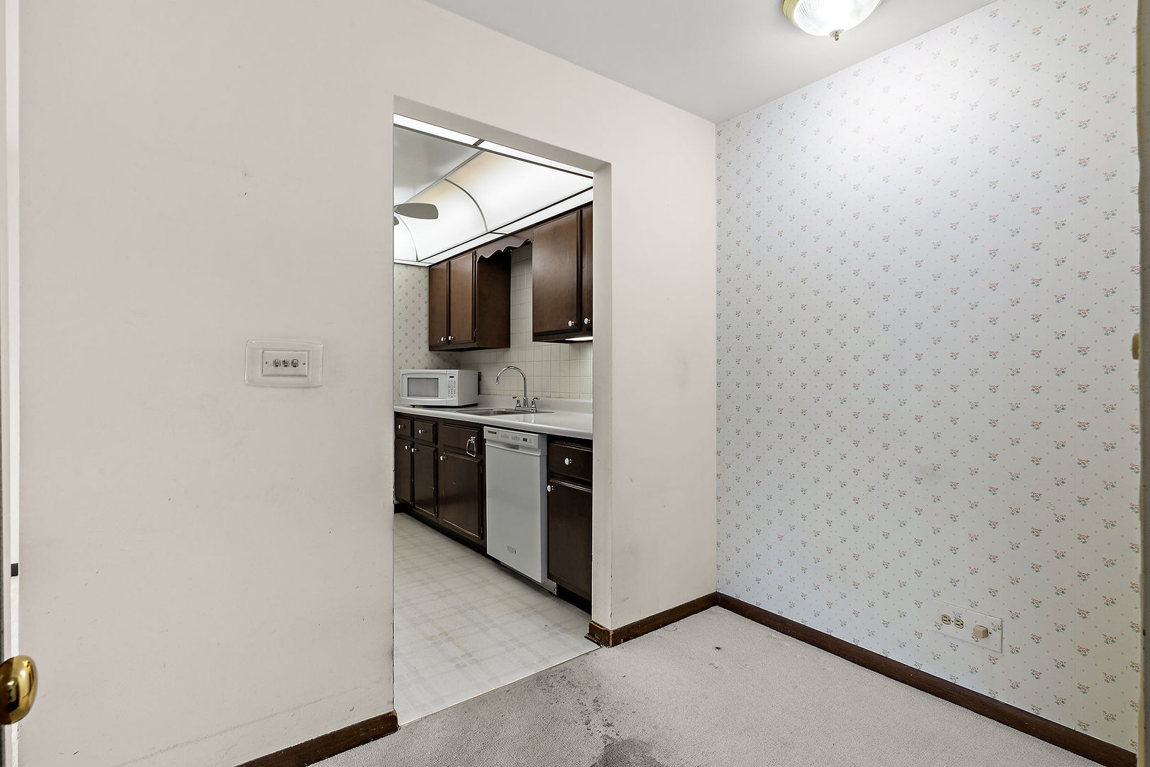 2500 Archbury Lane #1A, Park Ridge, IL 60068