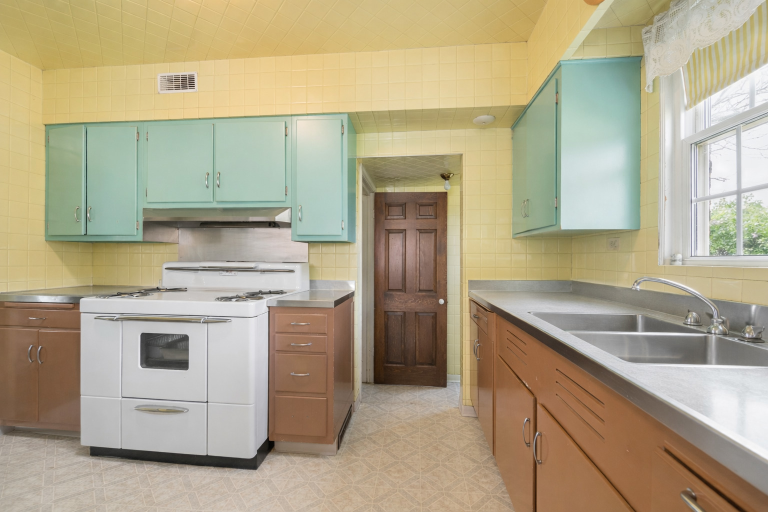 7758 W Hortense Avenue, Chicago, IL 60631