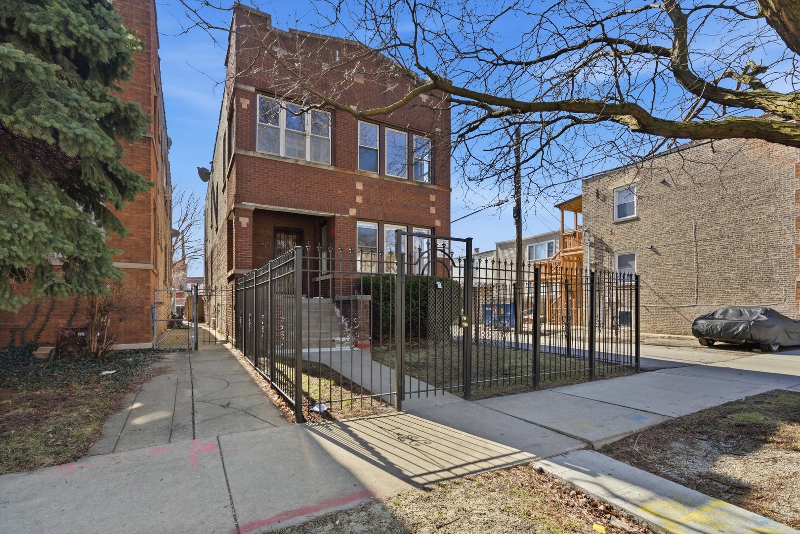 5527 W Potomac Avenue, Chicago, IL 60651