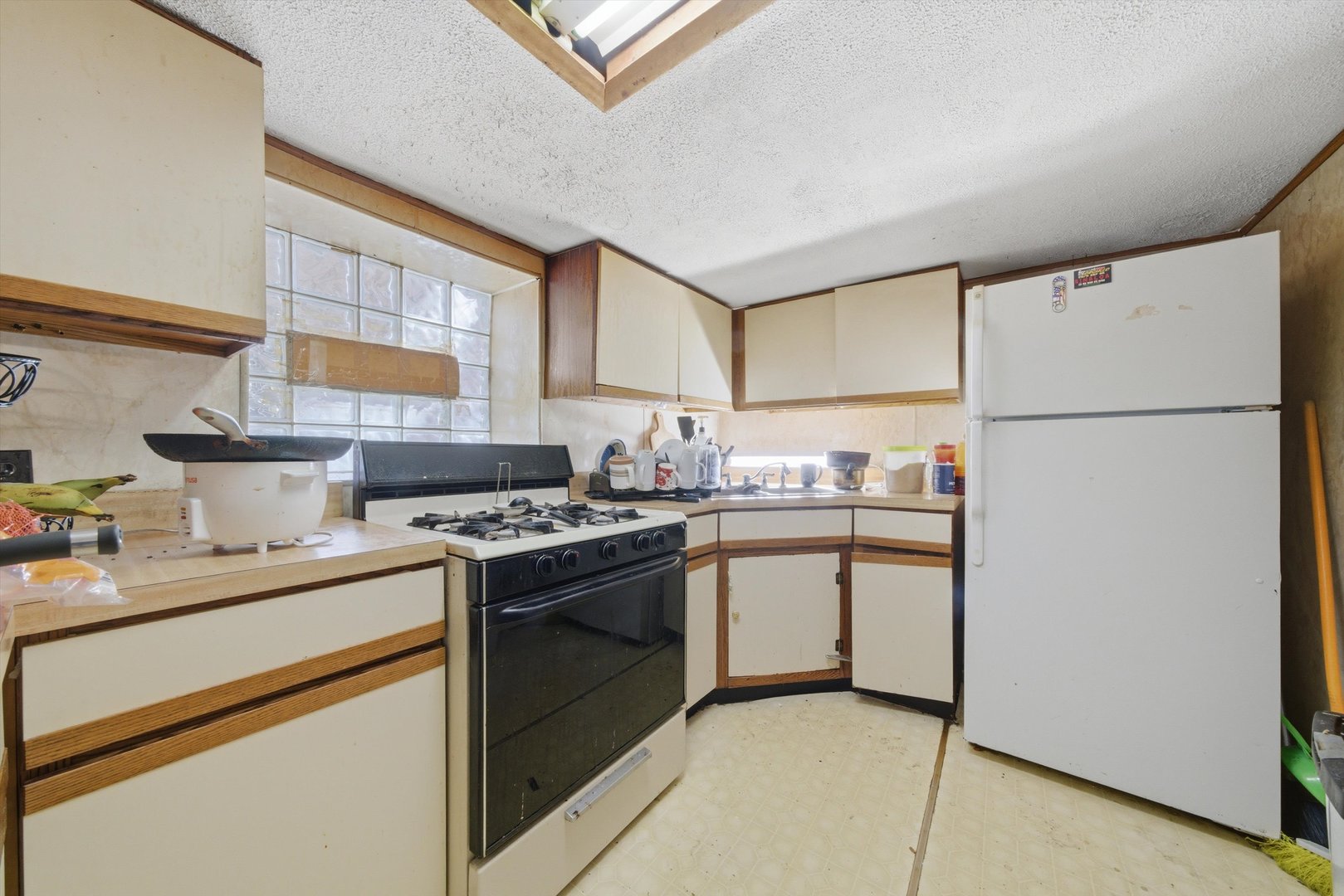 5527 W Potomac Avenue, Chicago, IL 60651