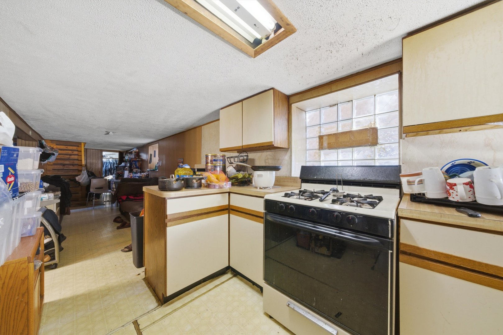 5527 W Potomac Avenue, Chicago, IL 60651