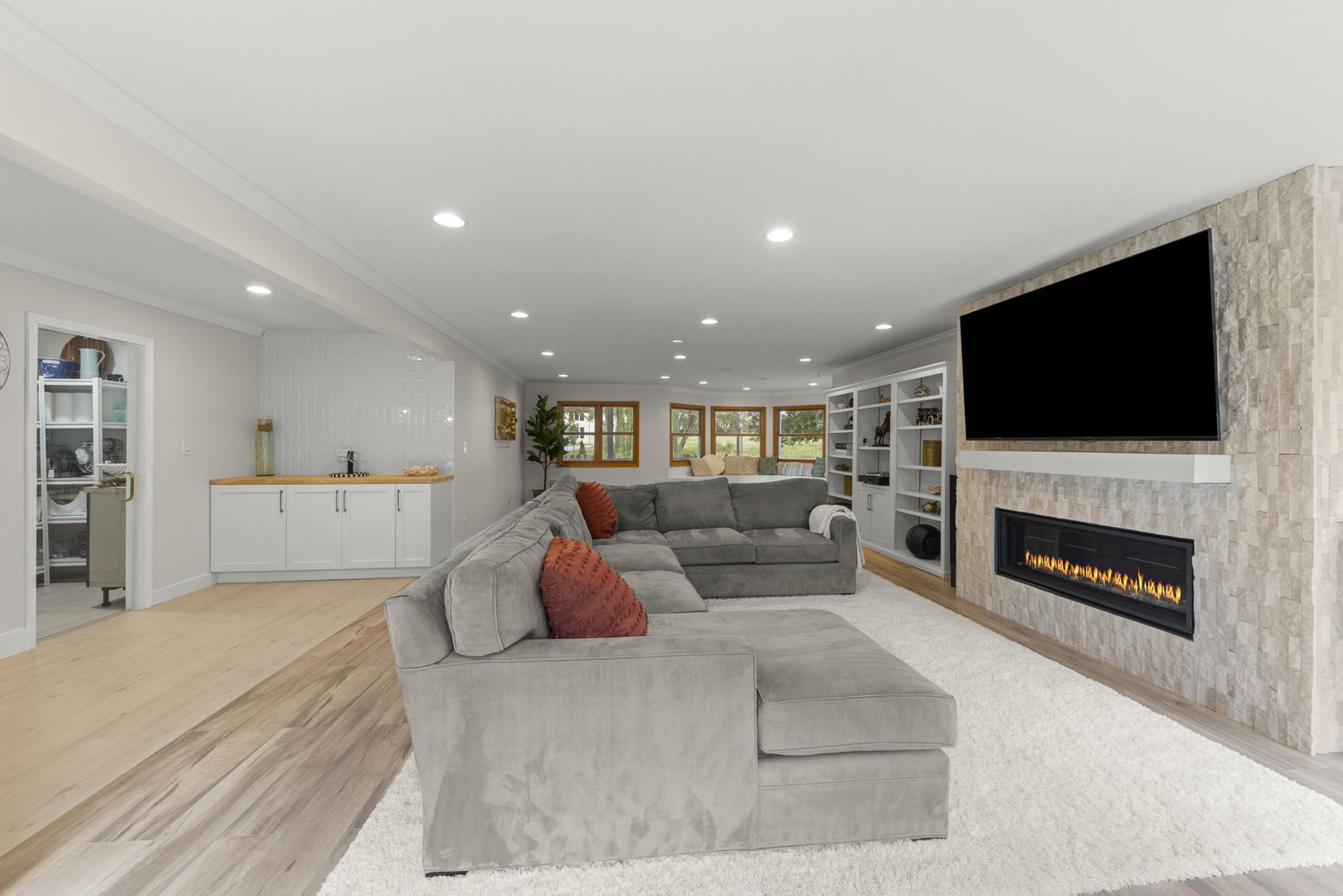 8S452 Bell Drive, Naperville, IL 60565