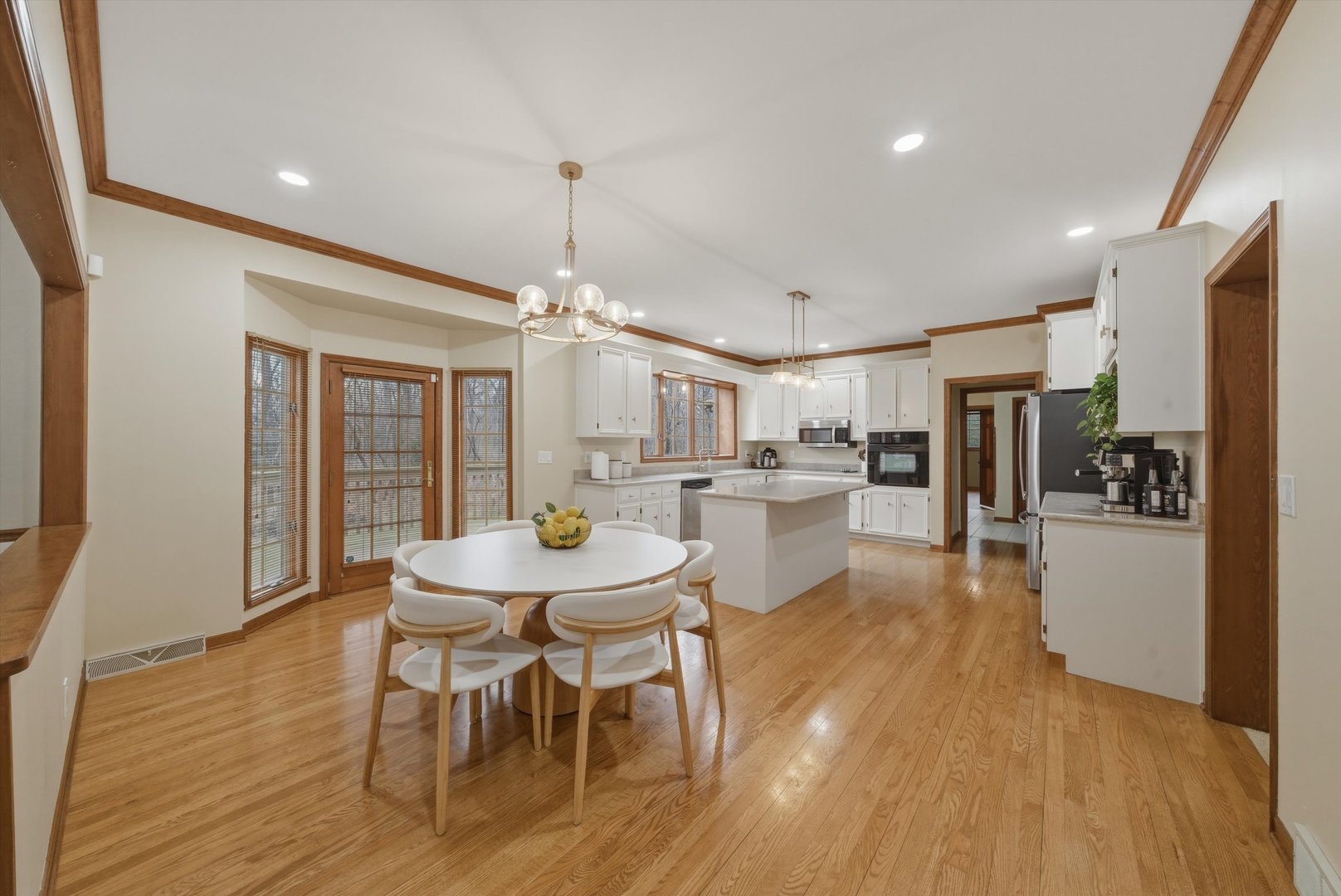 55 OAK CREEK Drive, Yorkville, IL 60560