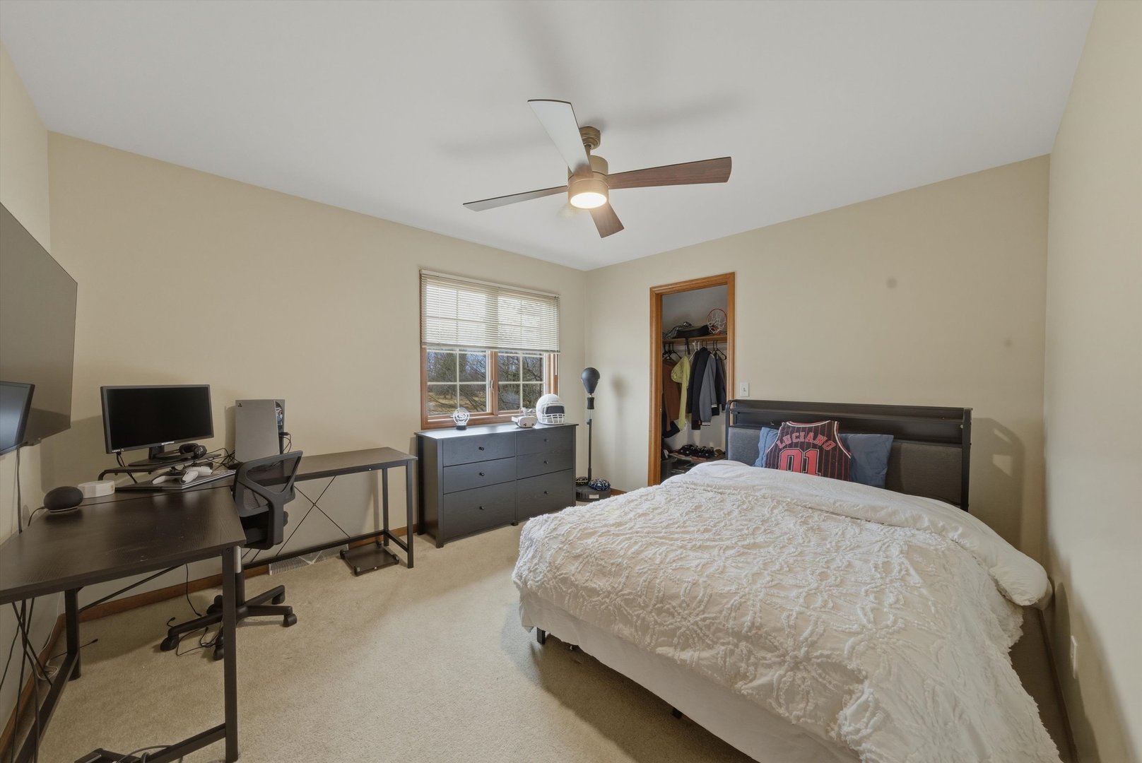 55 OAK CREEK Drive, Yorkville, IL 60560