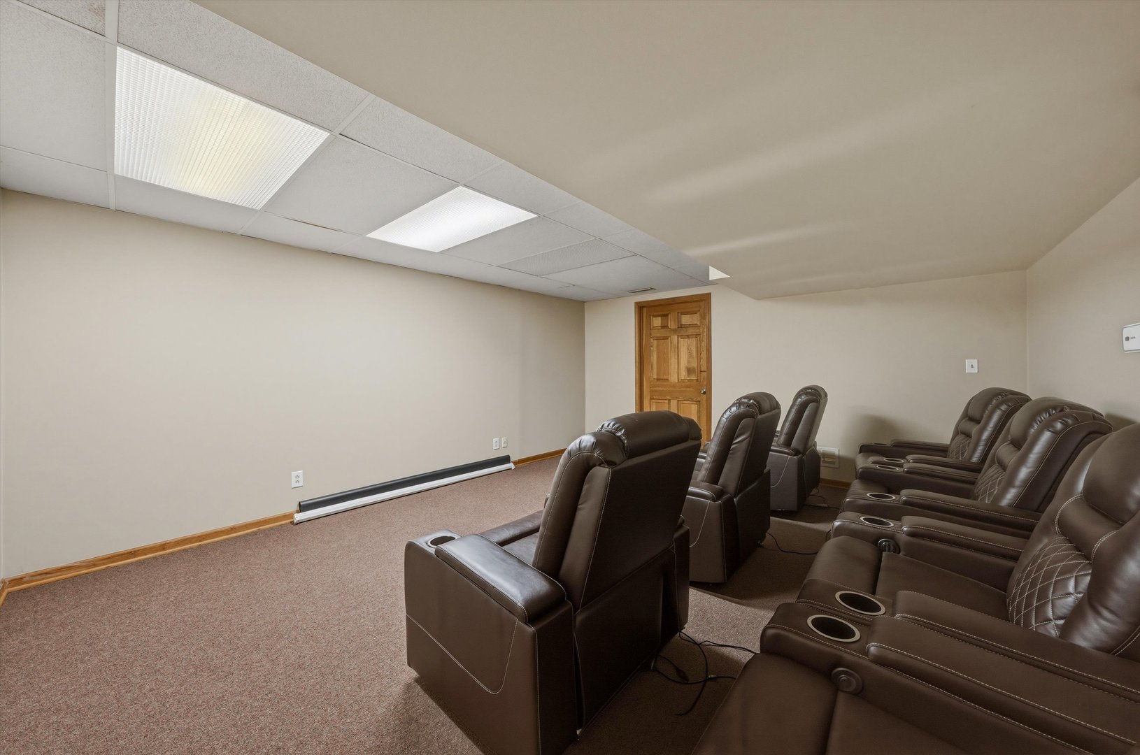 55 OAK CREEK Drive, Yorkville, IL 60560