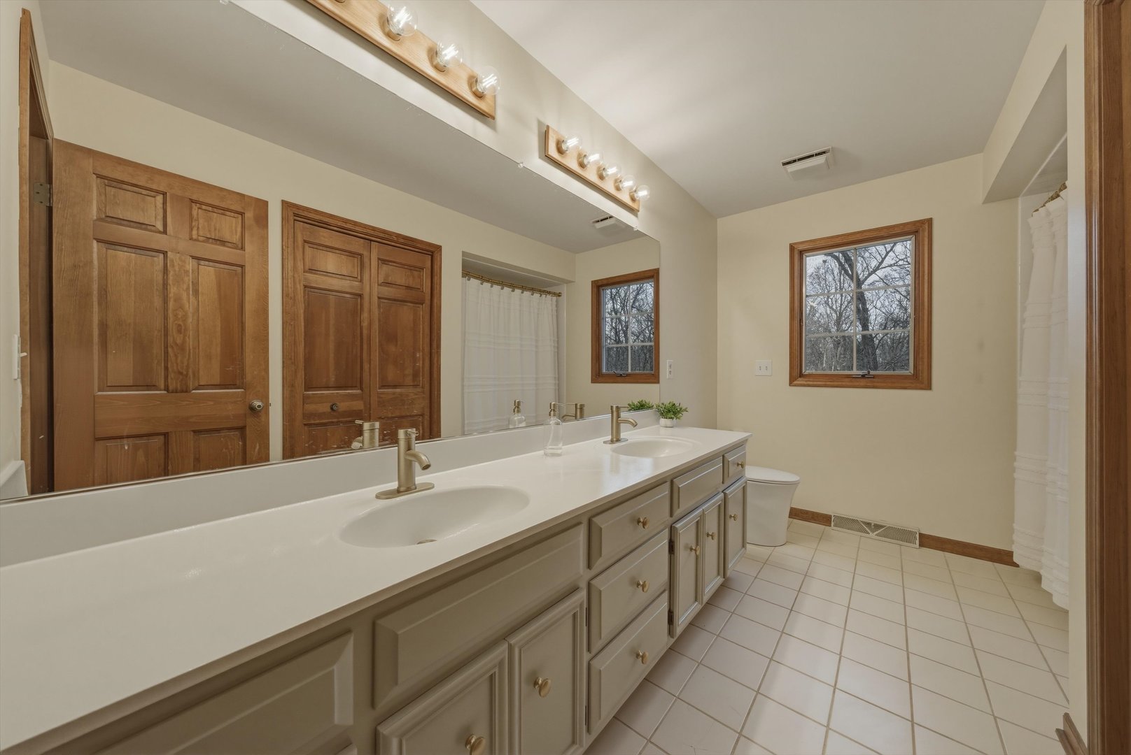 55 OAK CREEK Drive, Yorkville, IL 60560