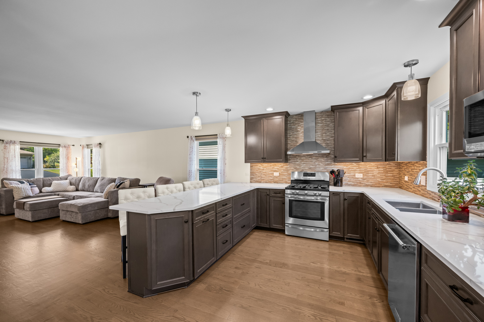 0S579 Robbins Street, Winfield, IL 60190