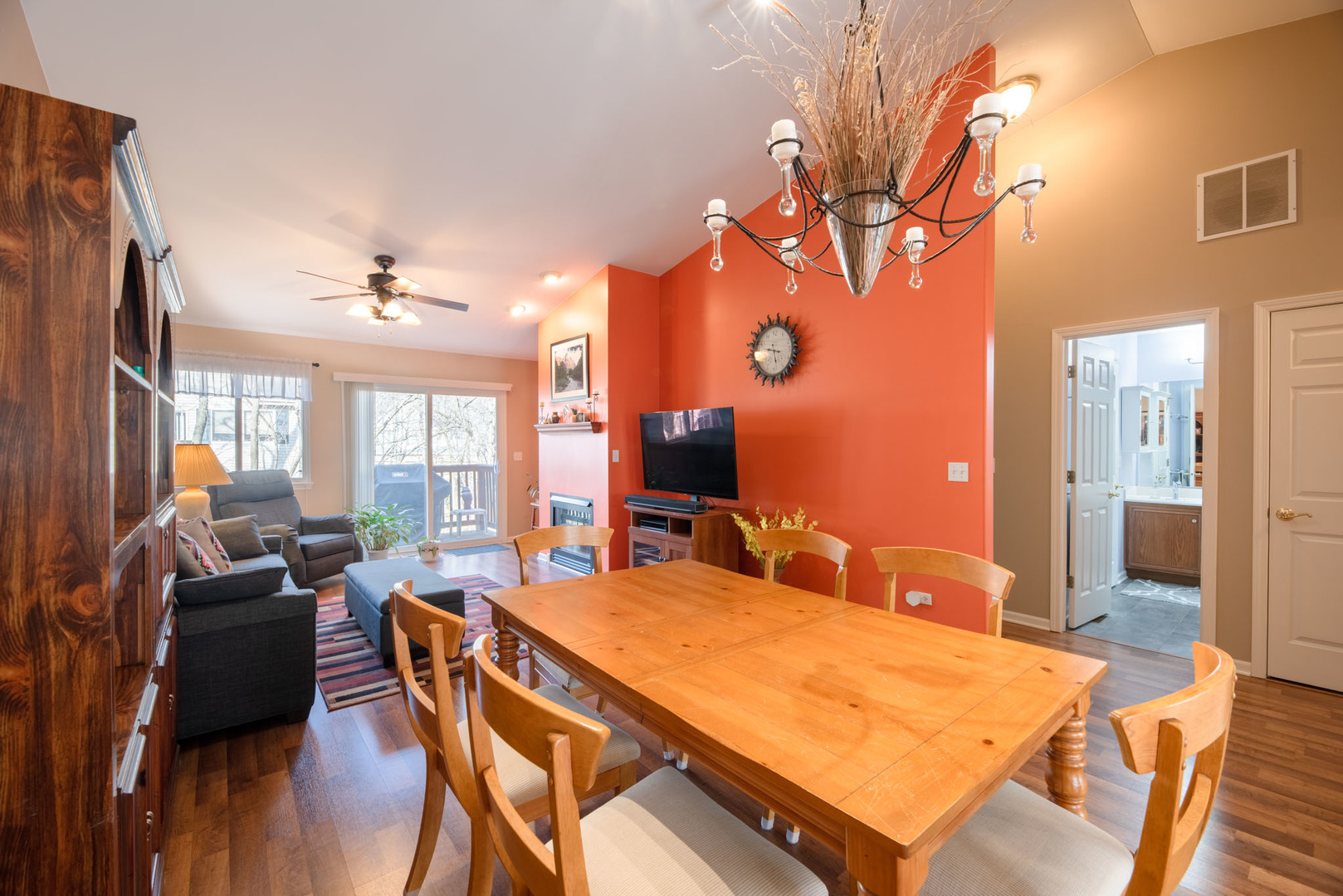 113 Meredith Lane #10-3, Streamwood, IL 60107