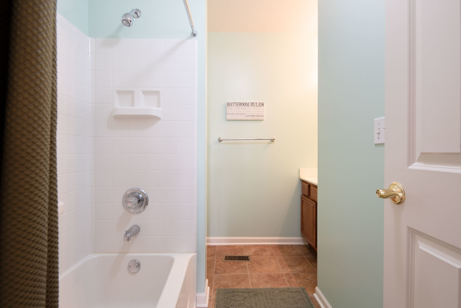 113 Meredith Lane #10-3, Streamwood, IL 60107