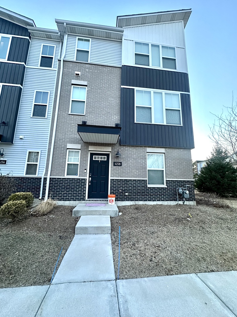 4158 Irving Road, Aurora, IL 60504