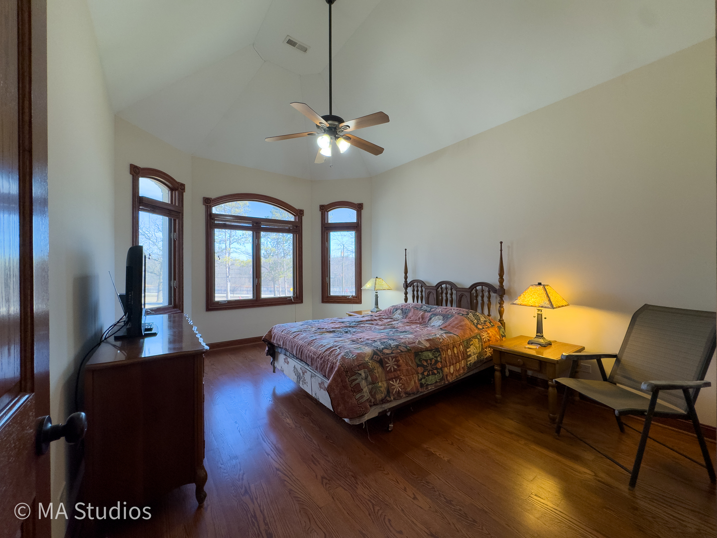 9030 Elm Avenue, Burr Ridge, IL 60527