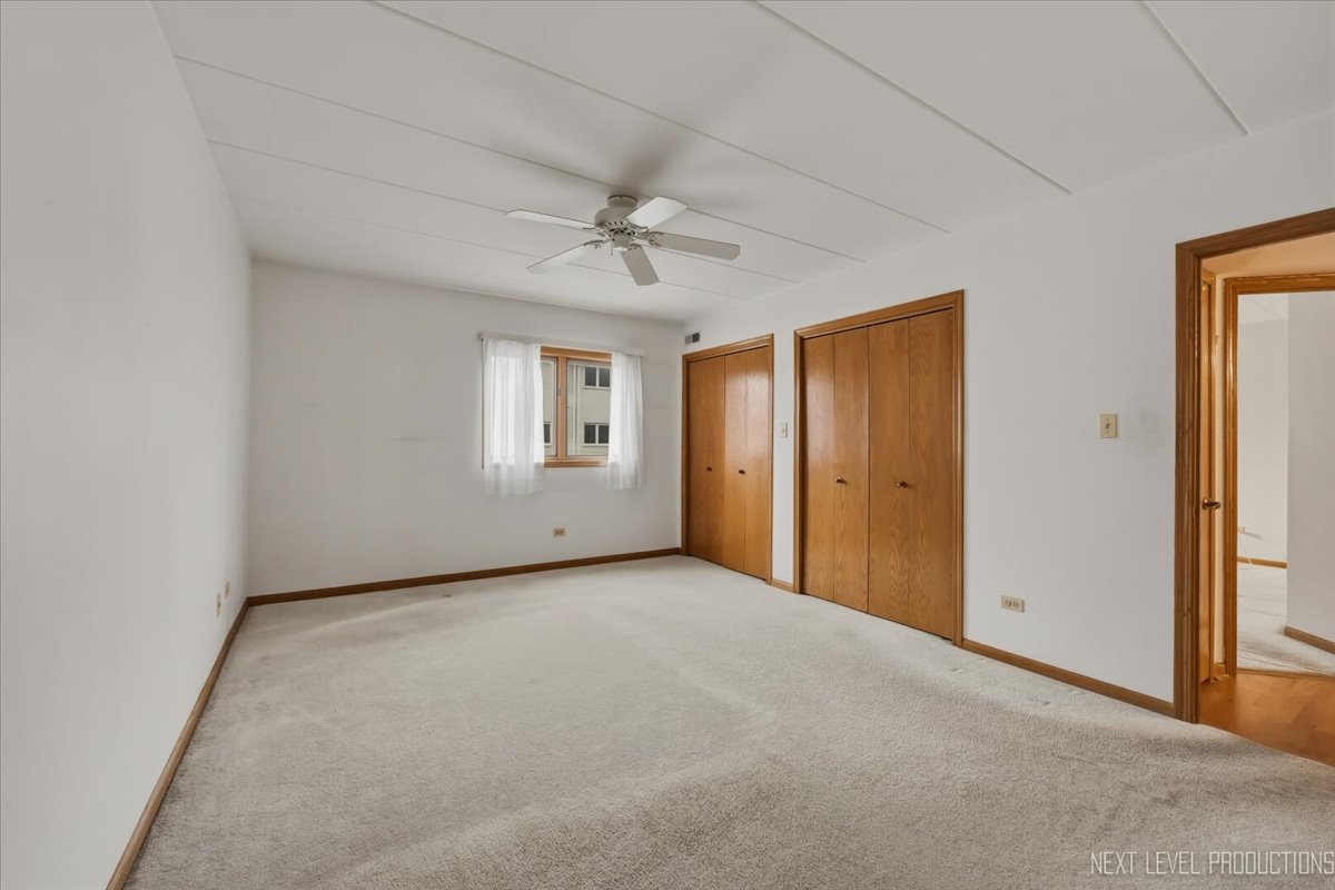 9050 Del Prado Drive #1S, Palos Hills, IL 60465