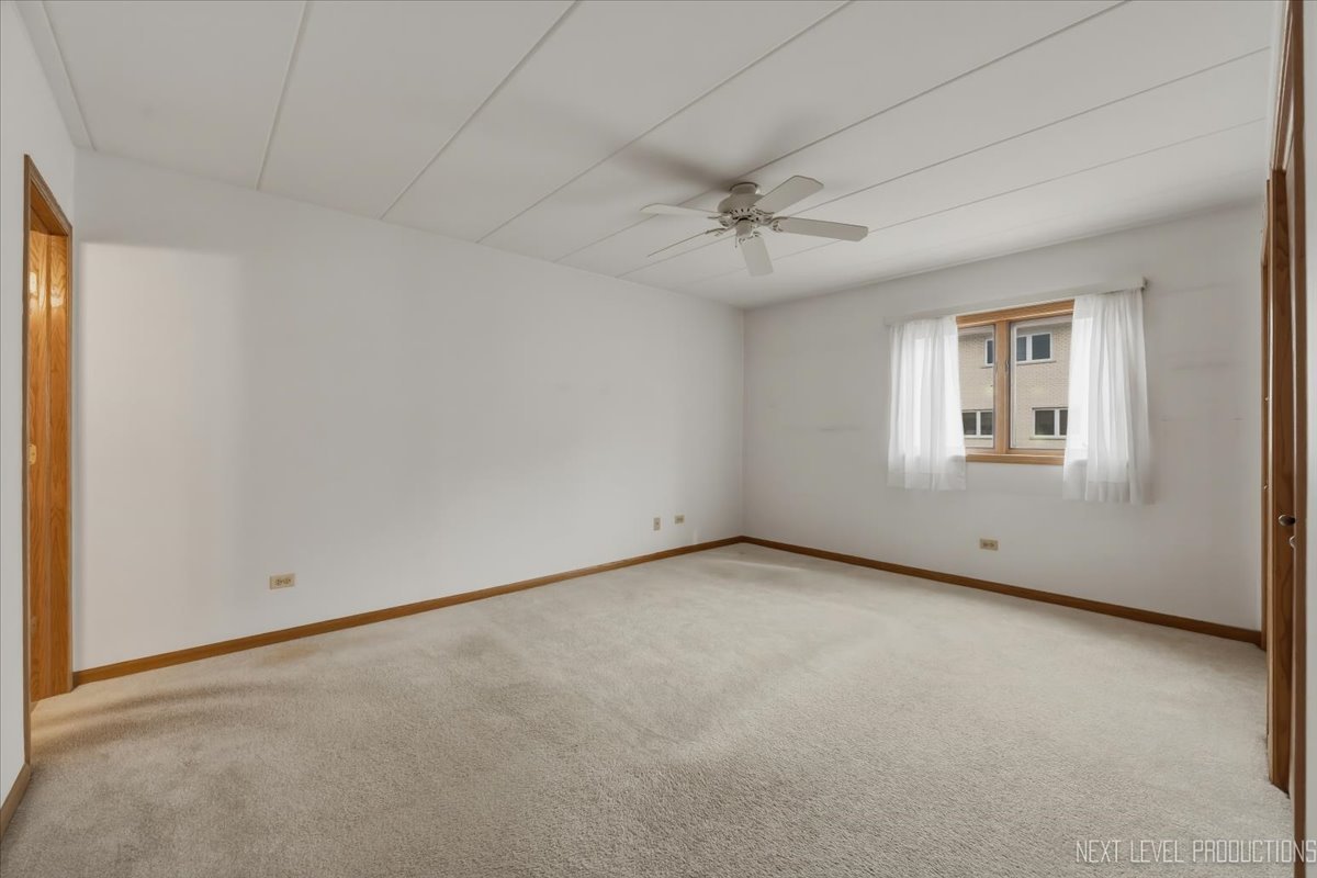 9050 Del Prado Drive #1S, Palos Hills, IL 60465