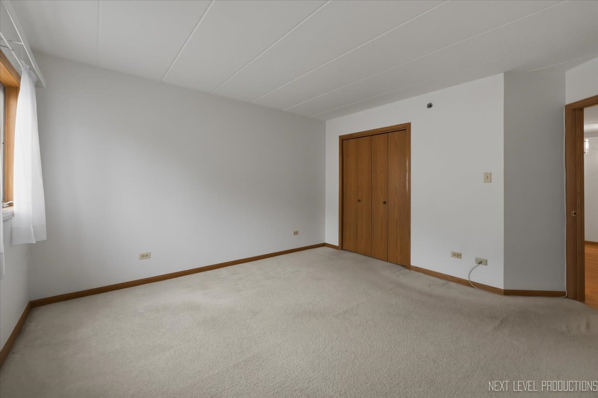 9050 Del Prado Drive #1S, Palos Hills, IL 60465