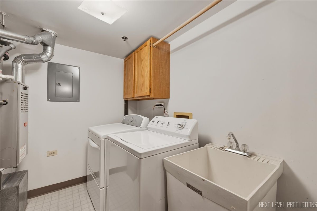 9050 Del Prado Drive #1S, Palos Hills, IL 60465