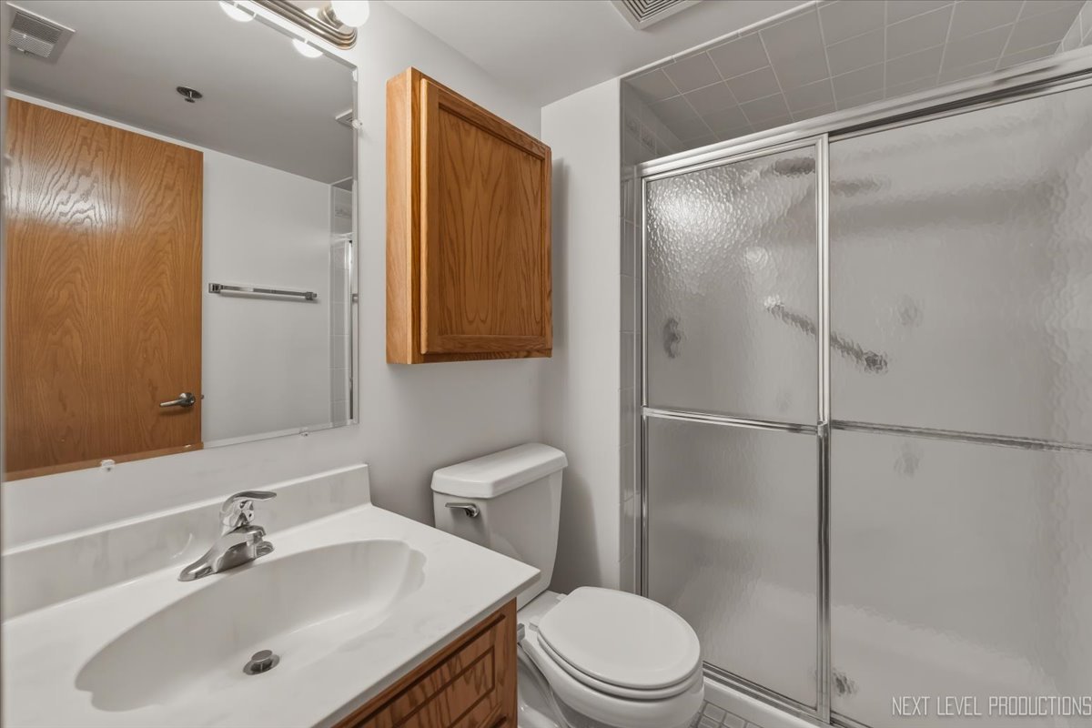 9050 Del Prado Drive #1S, Palos Hills, IL 60465