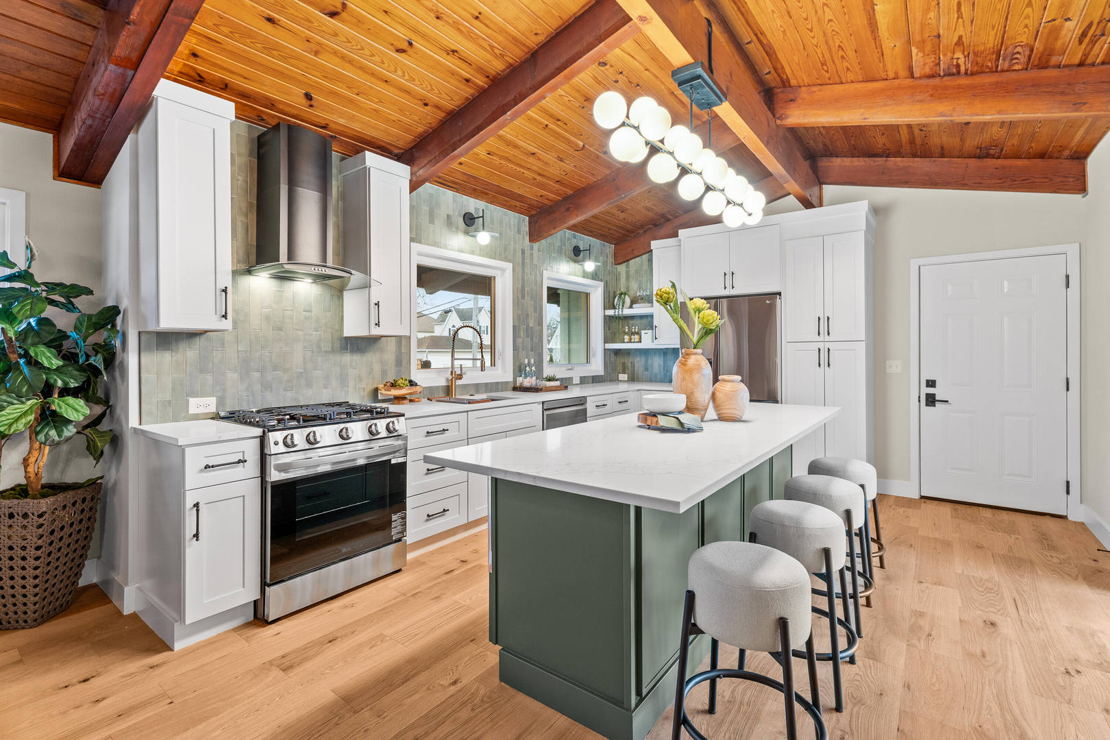 461 W Grantley Avenue, Elmhurst, IL 60126