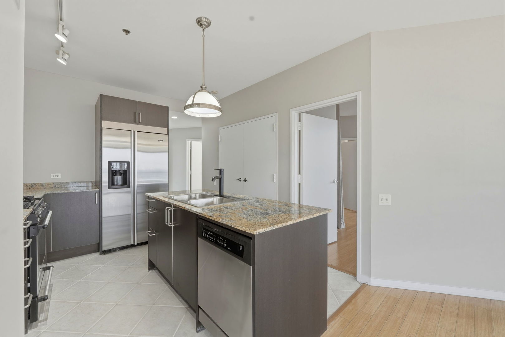 510 W Erie Street #1305, Chicago, IL 60654