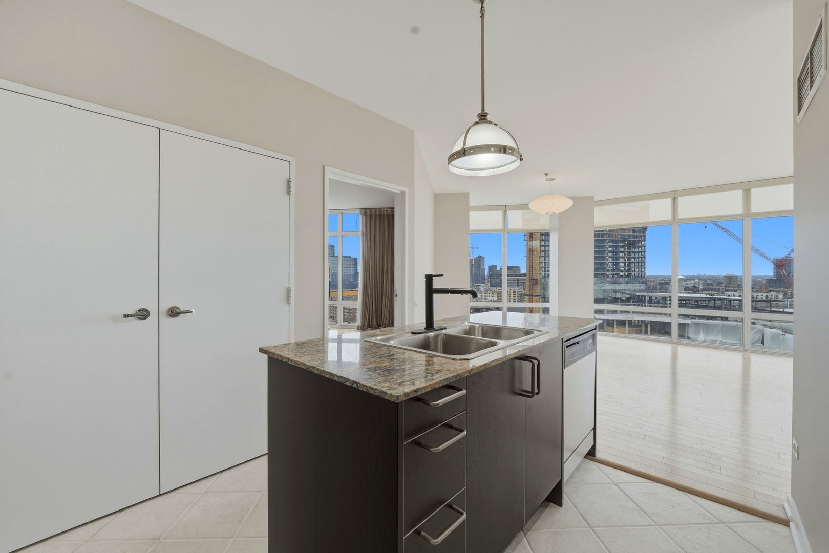 510 W Erie Street #1305, Chicago, IL 60654