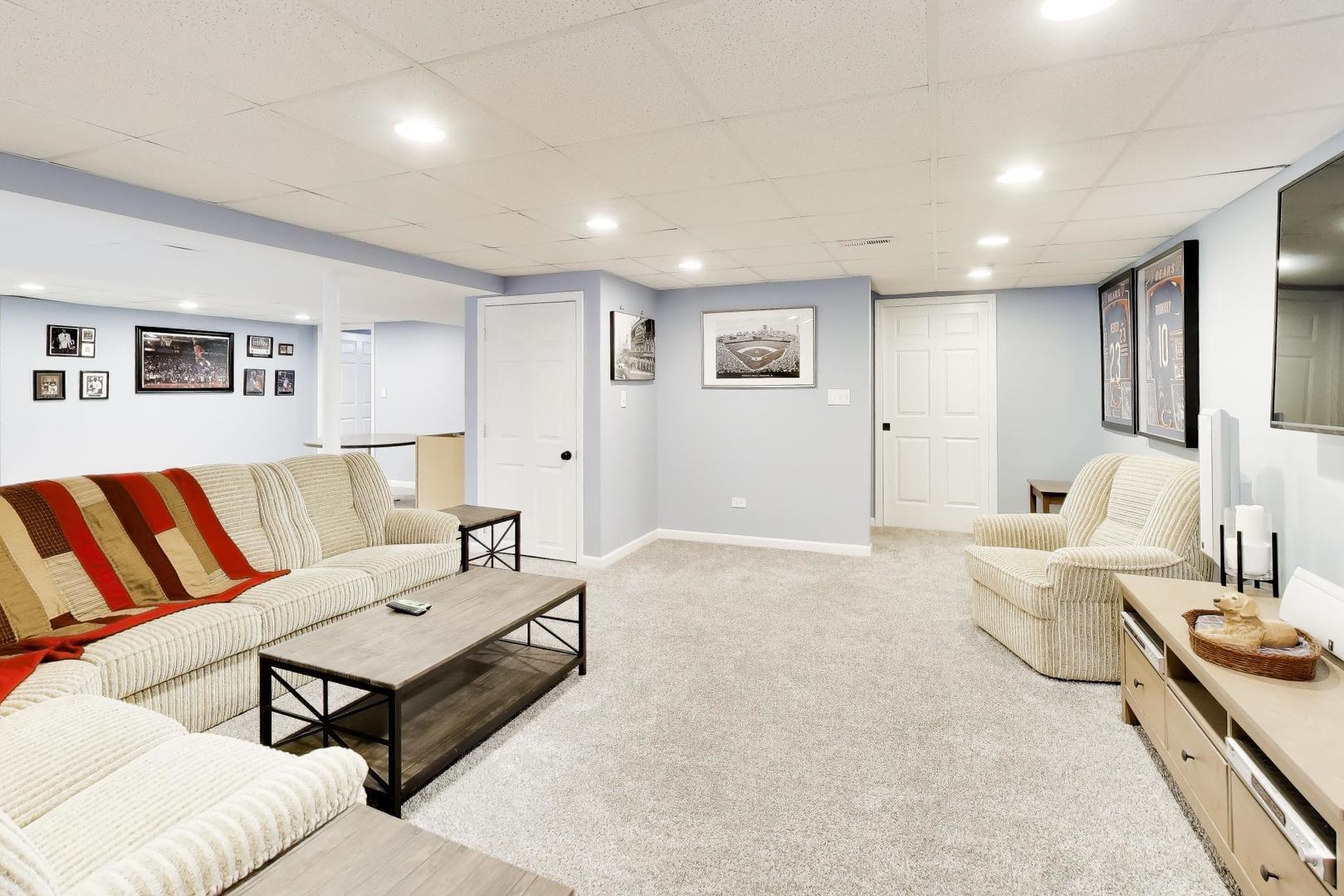 850 Tartans Drive, West Dundee, IL 60118