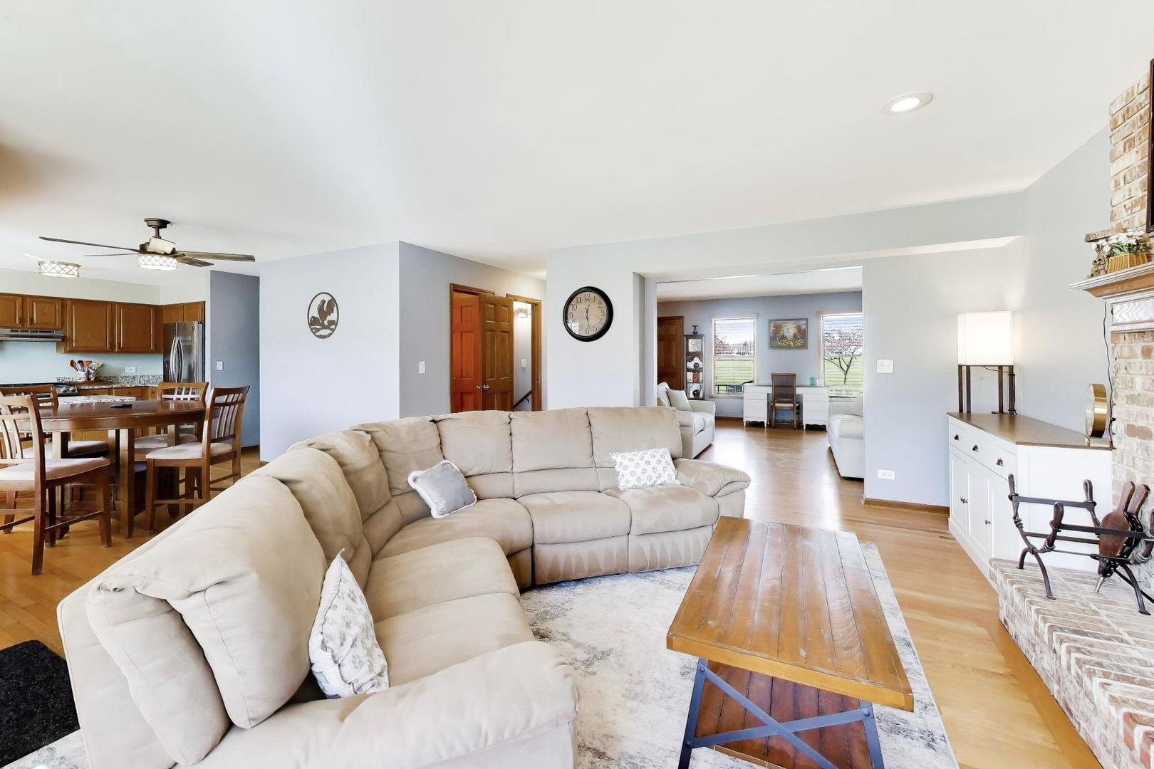 850 Tartans Drive, West Dundee, IL 60118