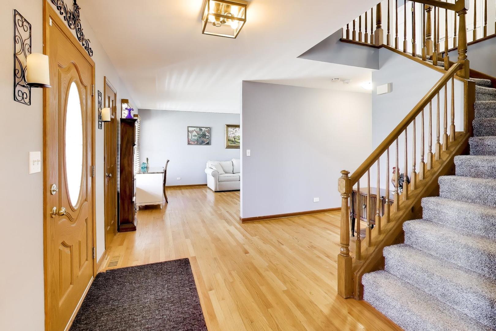 850 Tartans Drive, West Dundee, IL 60118