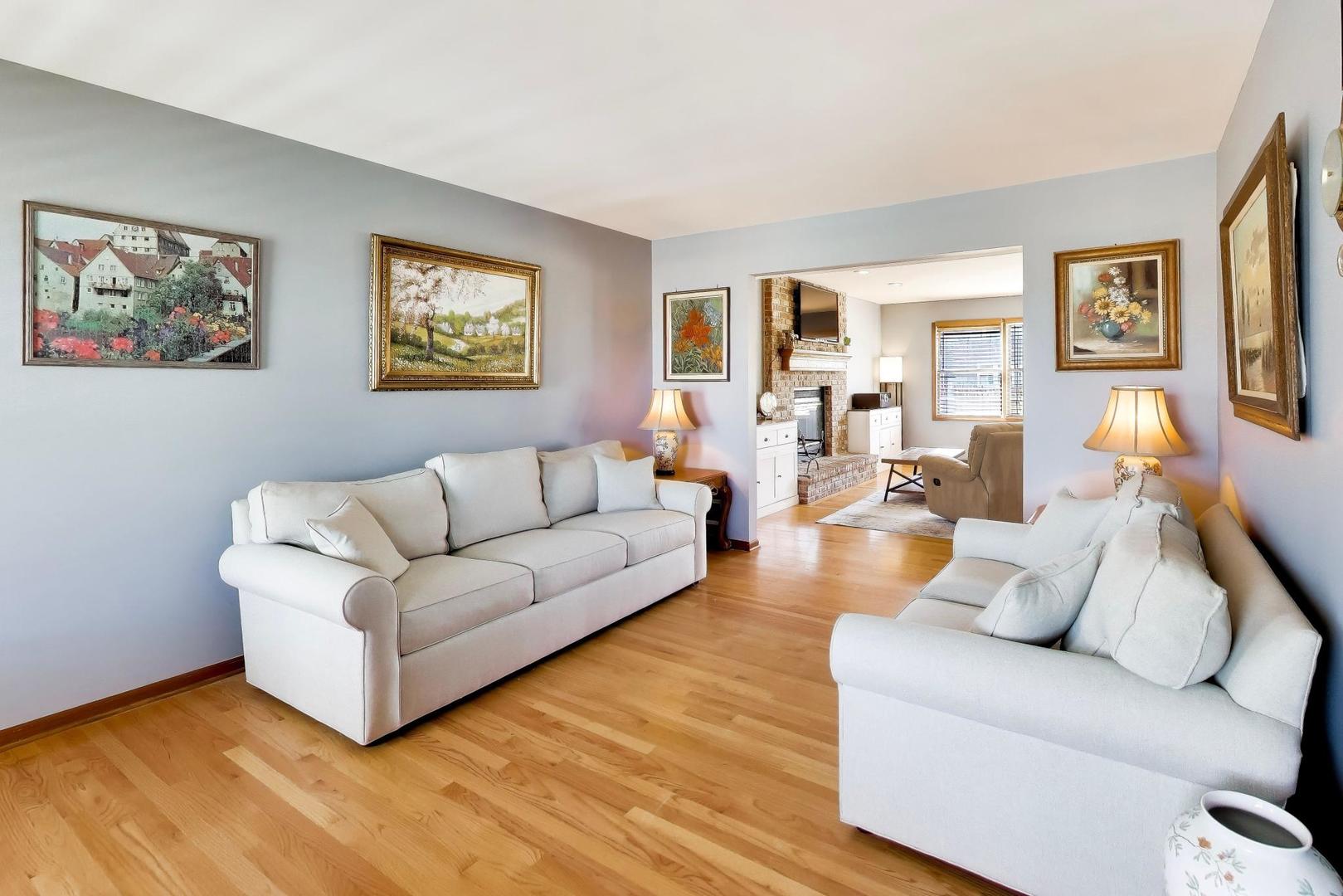 850 Tartans Drive, West Dundee, IL 60118