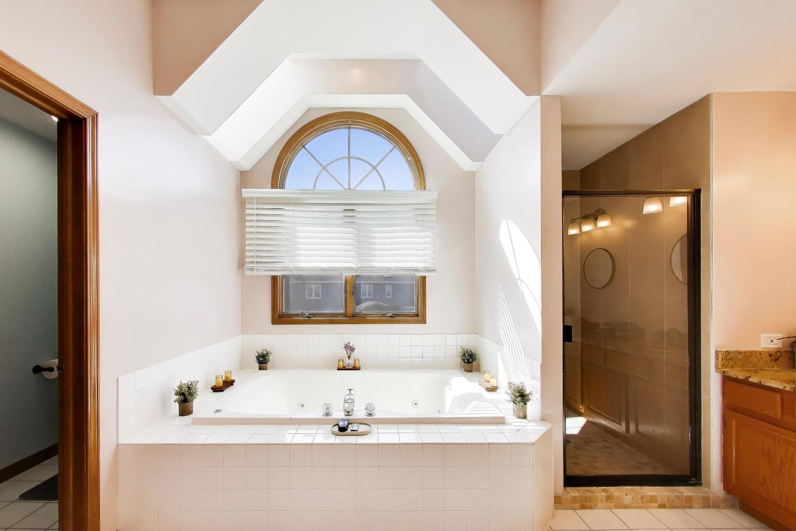 850 Tartans Drive, West Dundee, IL 60118