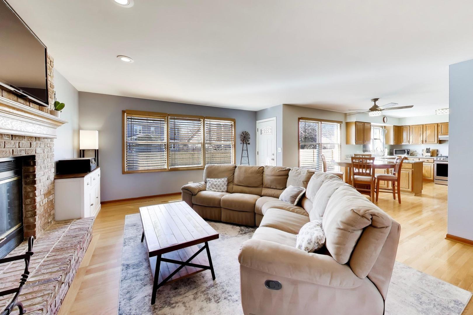 850 Tartans Drive, West Dundee, IL 60118