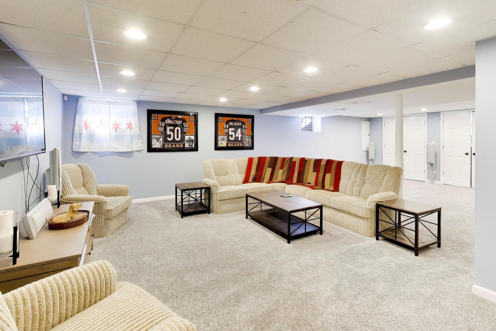 850 Tartans Drive, West Dundee, IL 60118