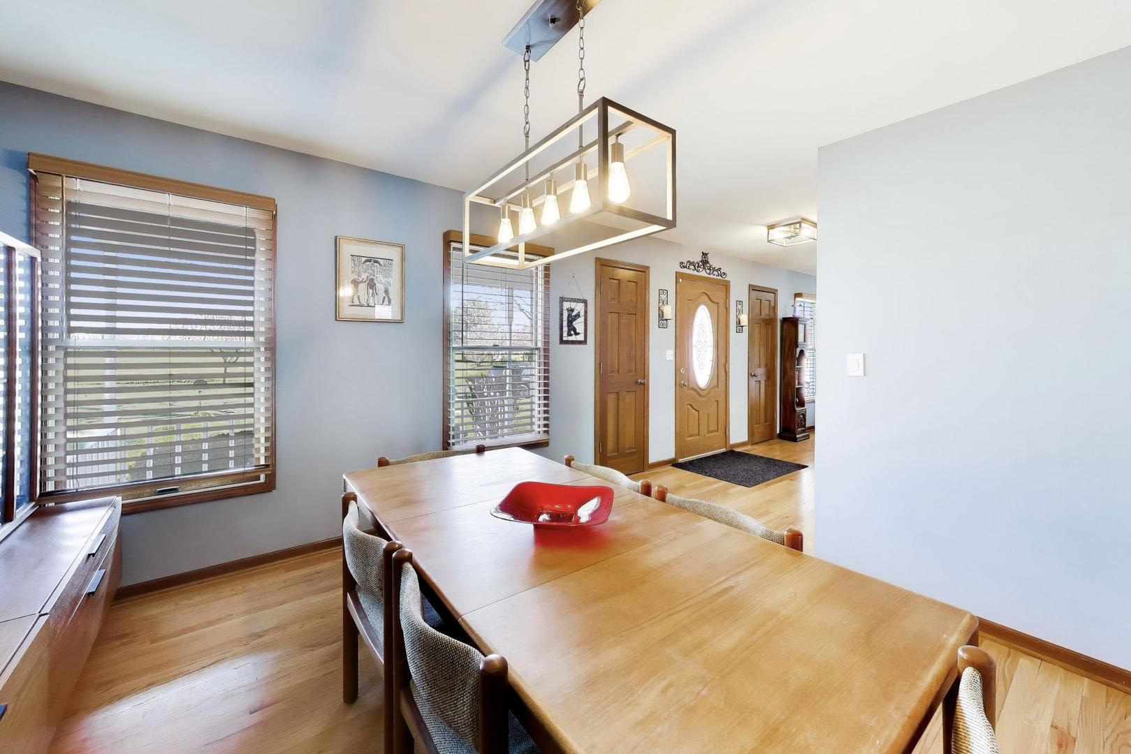 850 Tartans Drive, West Dundee, IL 60118