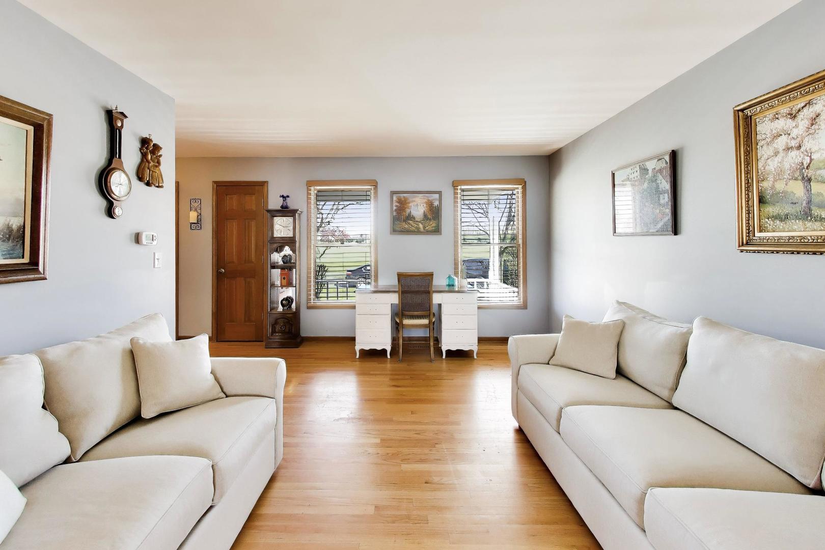 850 Tartans Drive, West Dundee, IL 60118