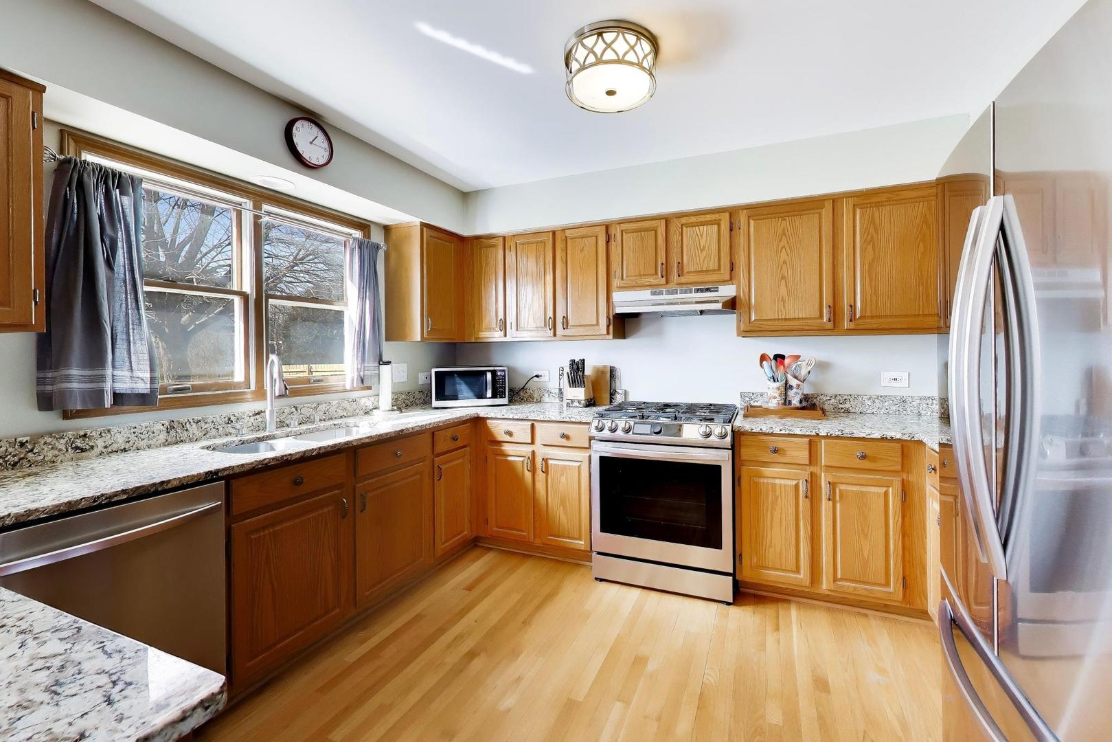 850 Tartans Drive, West Dundee, IL 60118