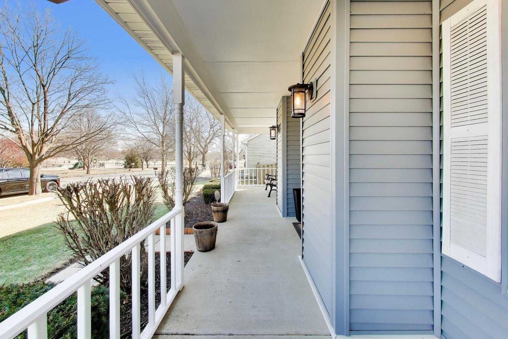 850 Tartans Drive, West Dundee, IL 60118