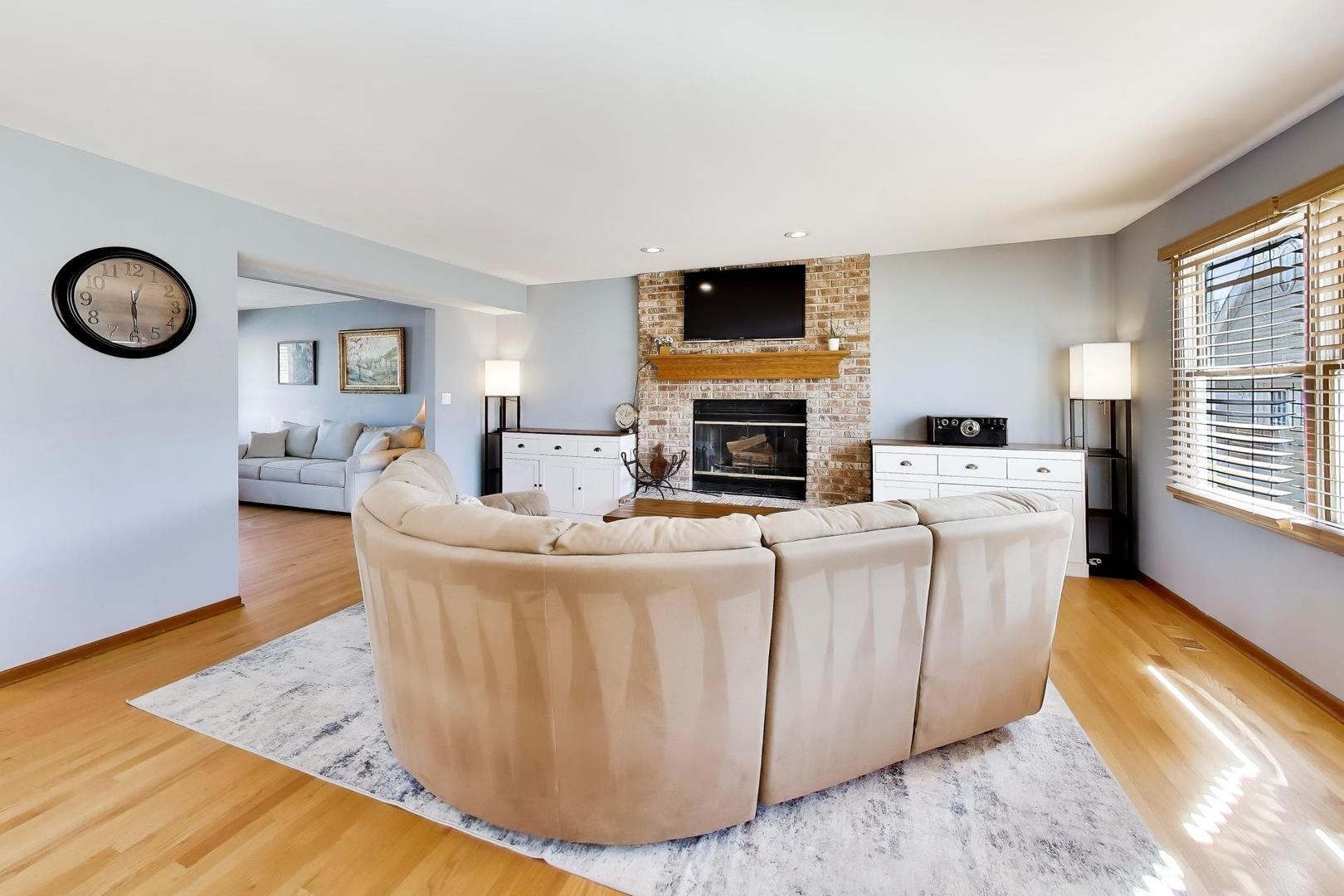 850 Tartans Drive, West Dundee, IL 60118