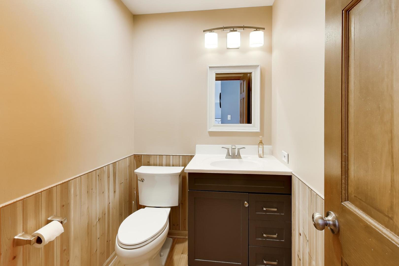 850 Tartans Drive, West Dundee, IL 60118