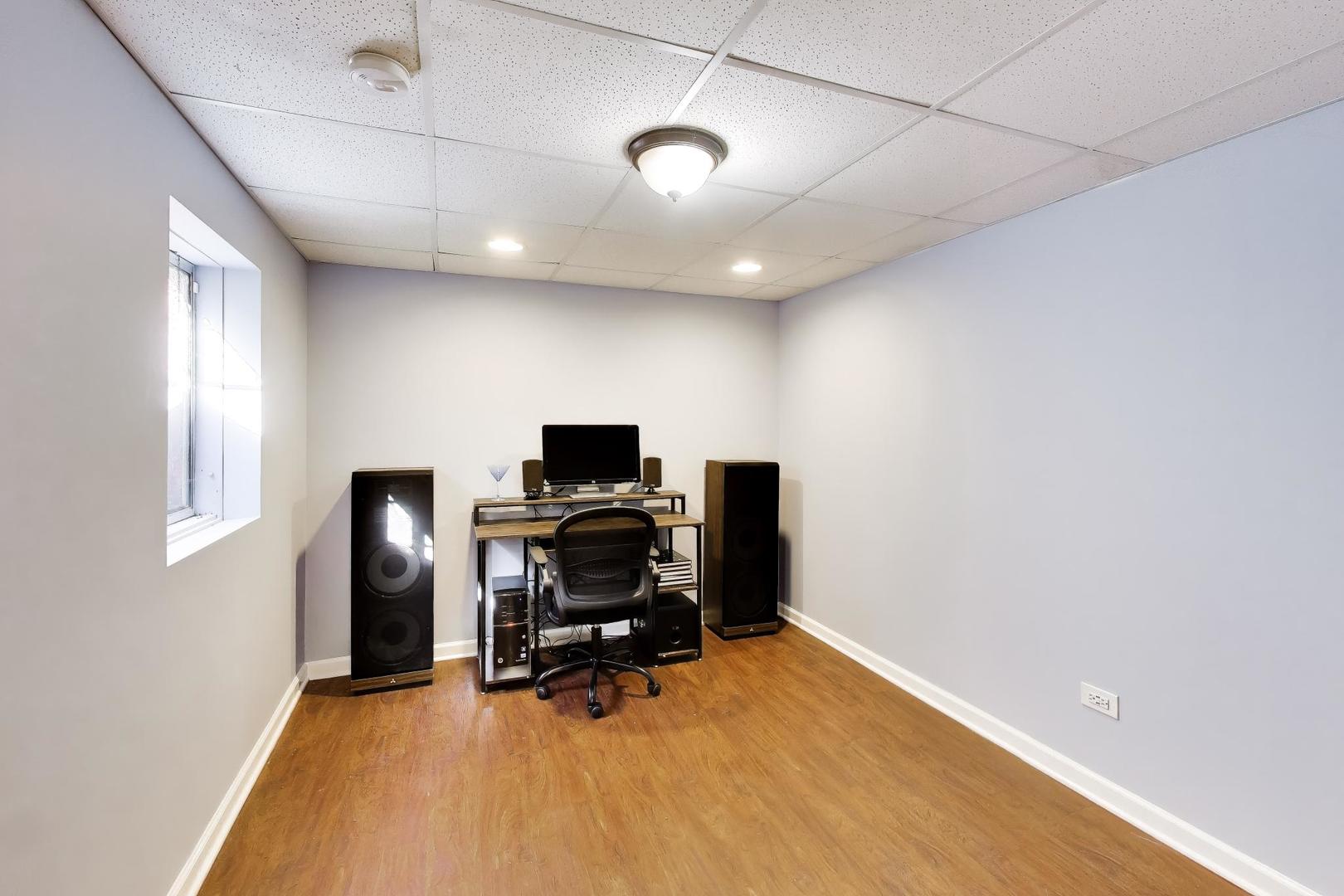 850 Tartans Drive, West Dundee, IL 60118