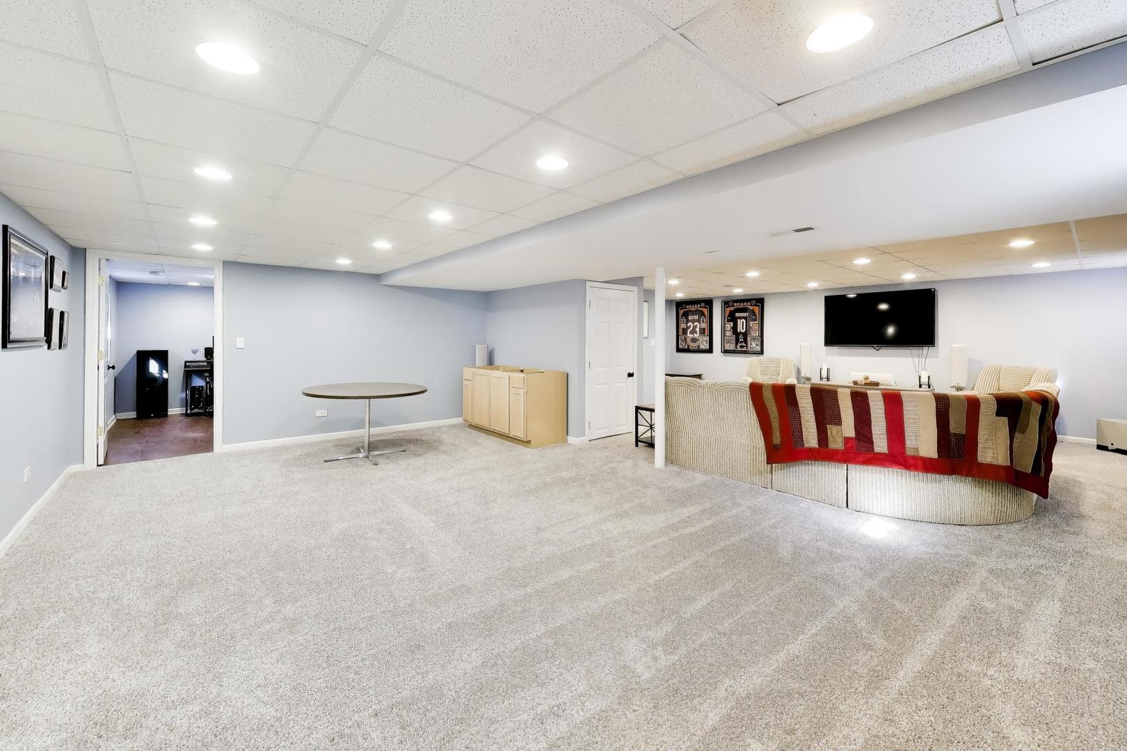 850 Tartans Drive, West Dundee, IL 60118