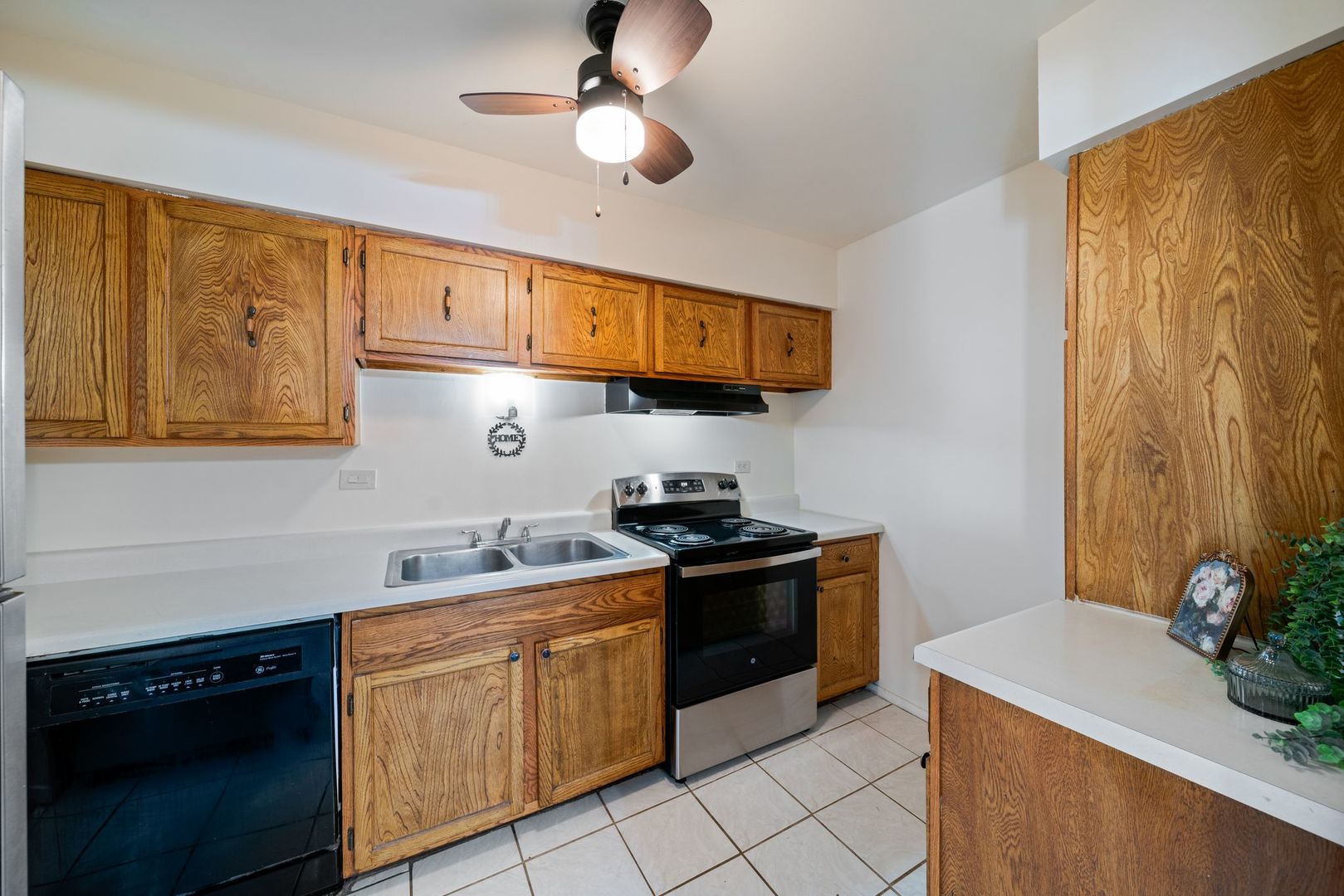 826 E Old Willow Road #103, Prospect Heights, IL 60070