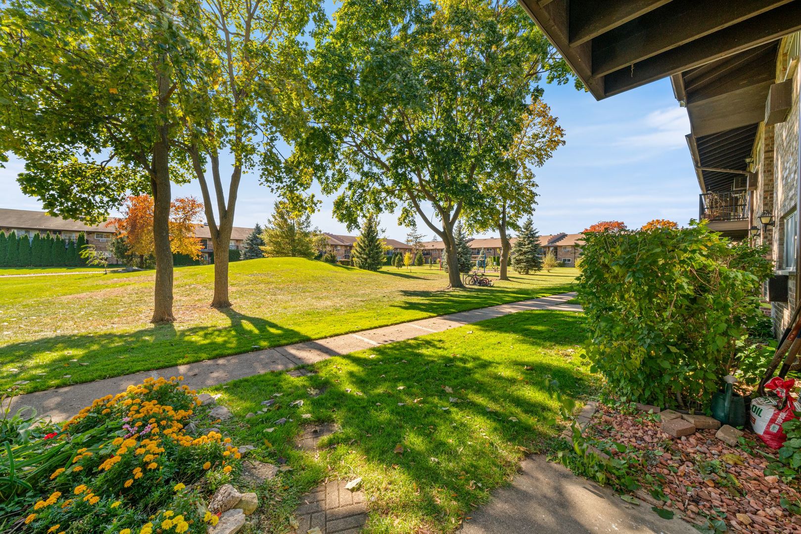 826 E Old Willow Road #103, Prospect Heights, IL 60070