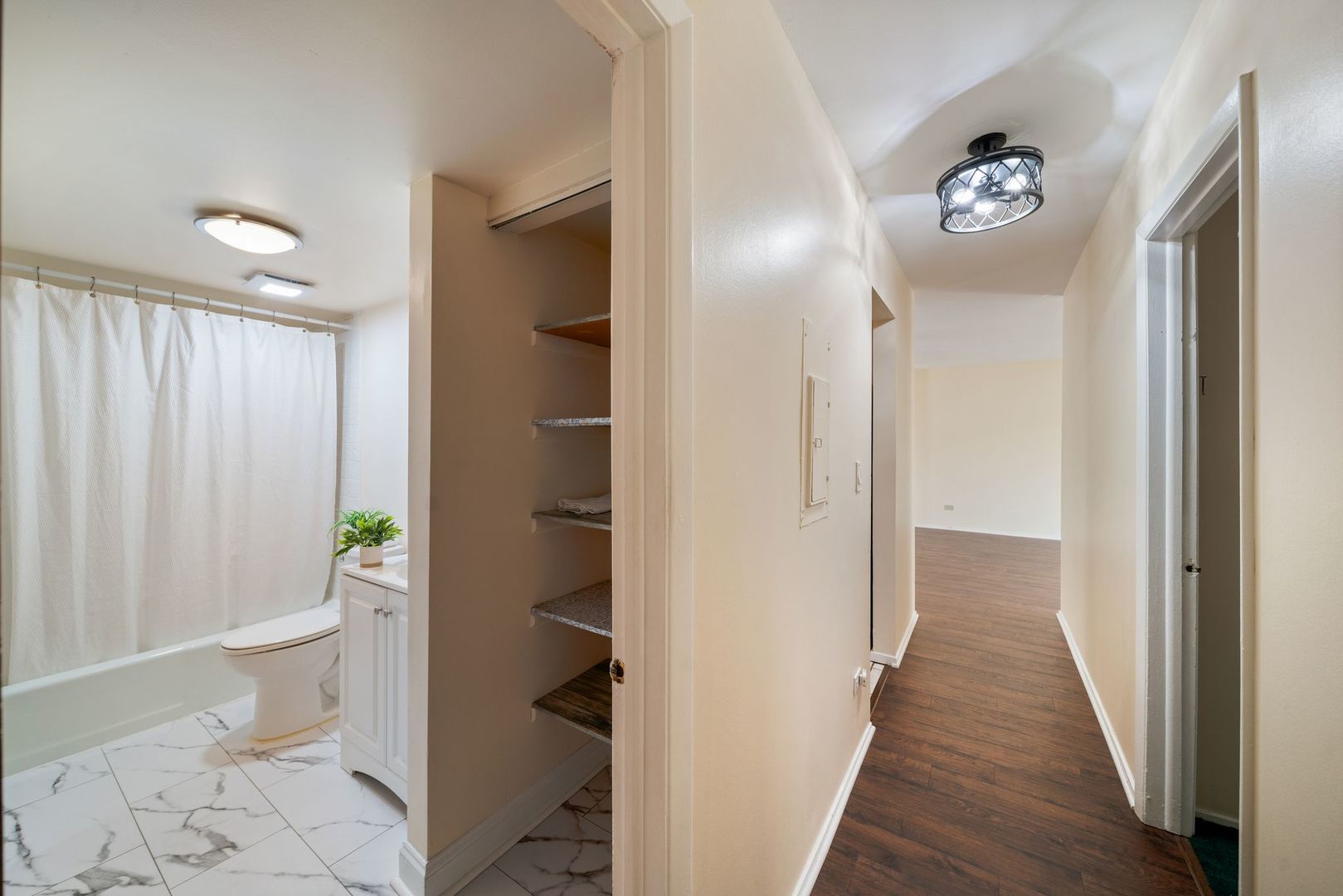 826 E Old Willow Road #103, Prospect Heights, IL 60070