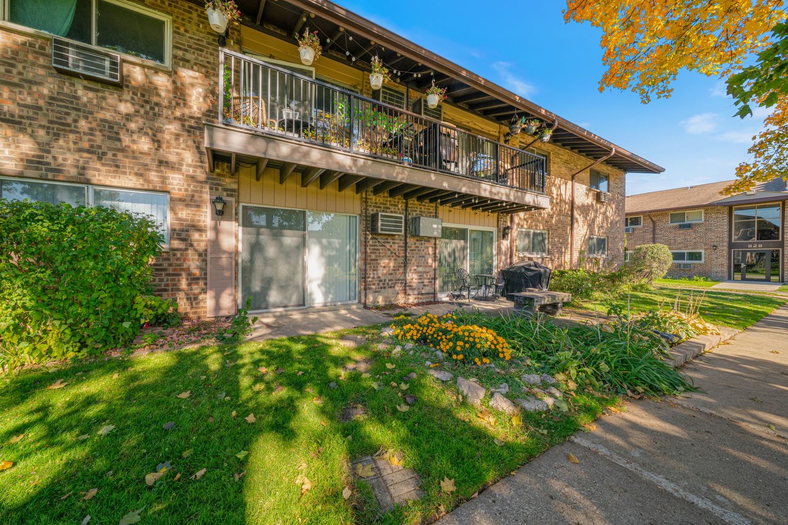 826 E Old Willow Road #103, Prospect Heights, IL 60070