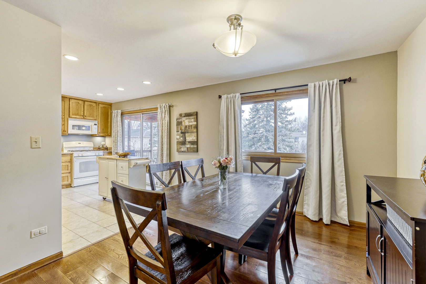 4175 Victoria Drive, Hoffman Estates, IL 60192