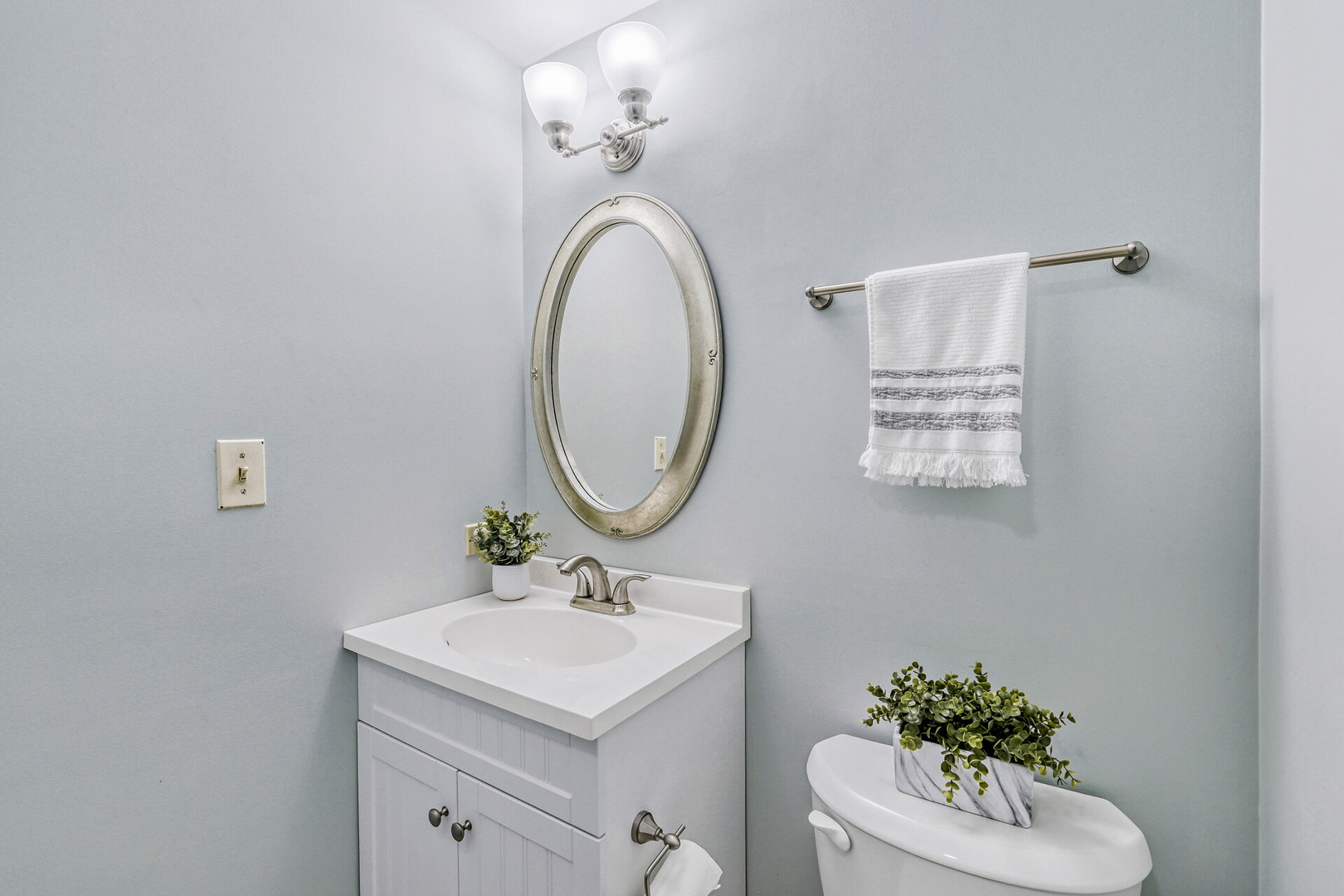 4175 Victoria Drive, Hoffman Estates, IL 60192