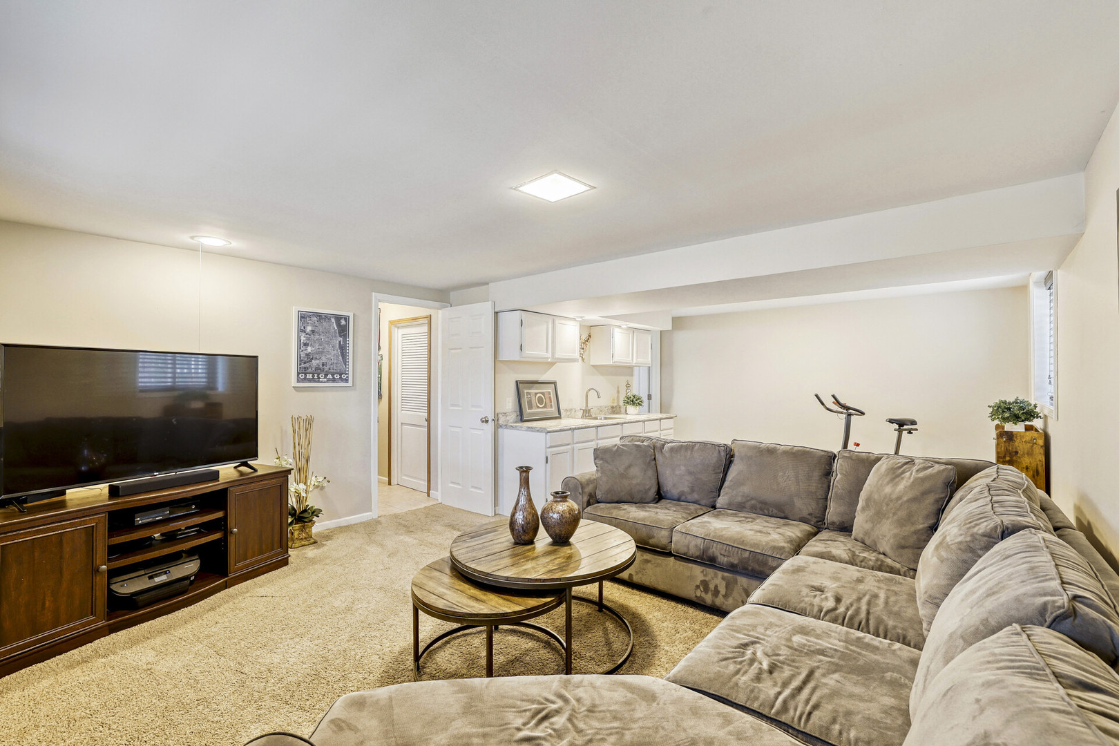 4175 Victoria Drive, Hoffman Estates, IL 60192