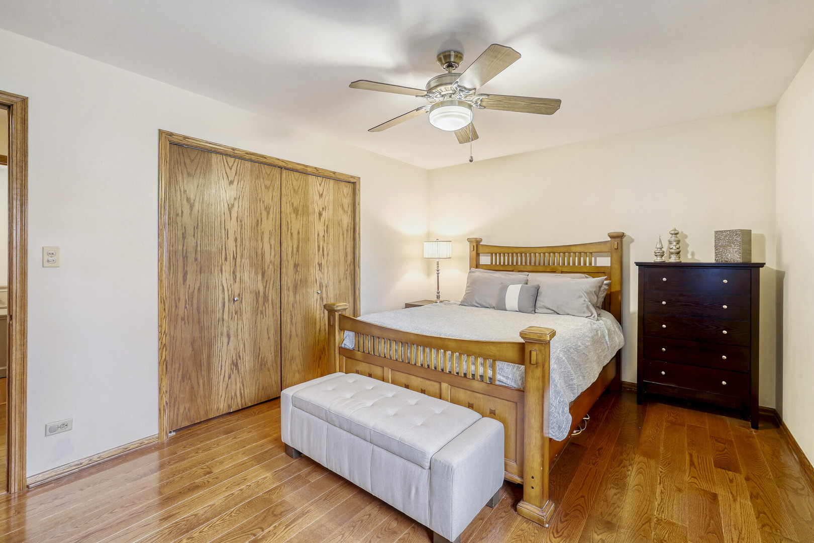 4175 Victoria Drive, Hoffman Estates, IL 60192