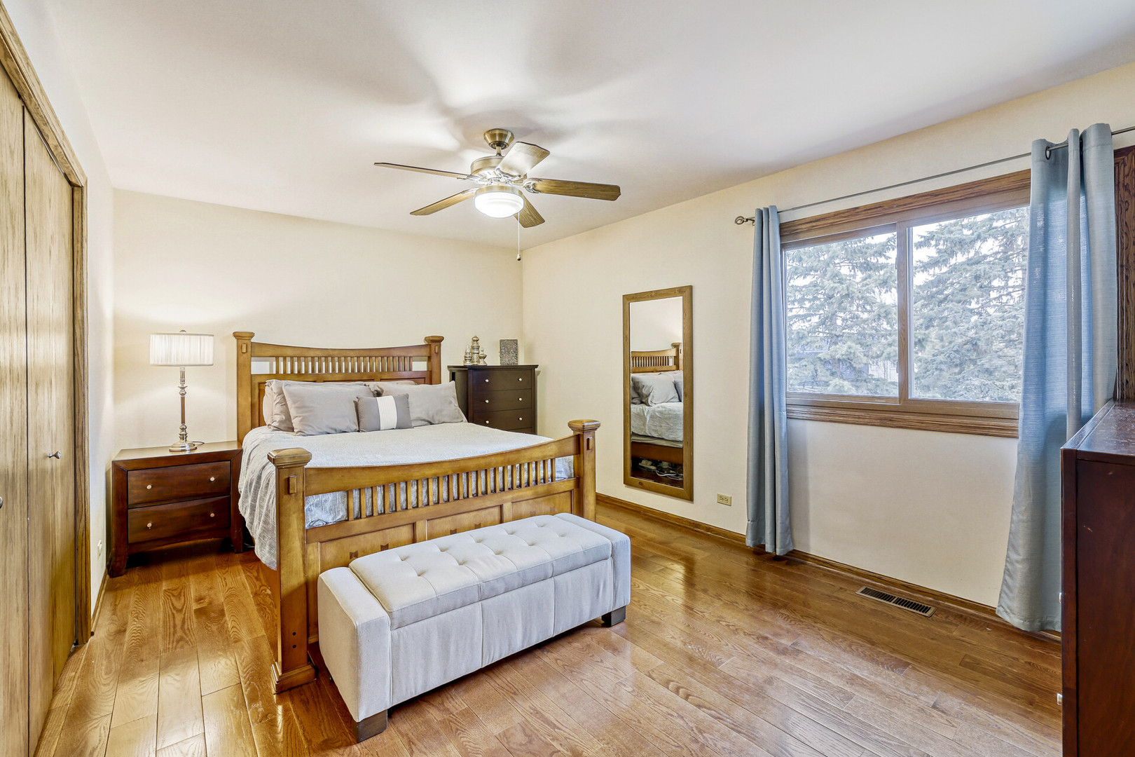 4175 Victoria Drive, Hoffman Estates, IL 60192