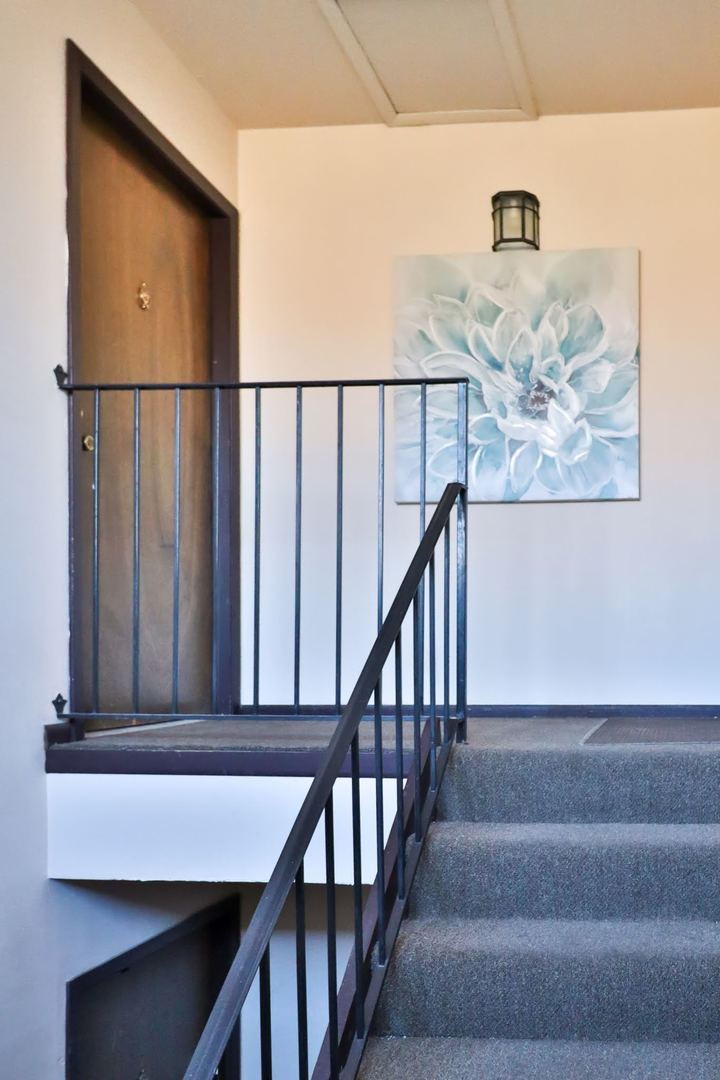 170 DUNTEMAN Drive #301, Glendale Heights, IL 60139