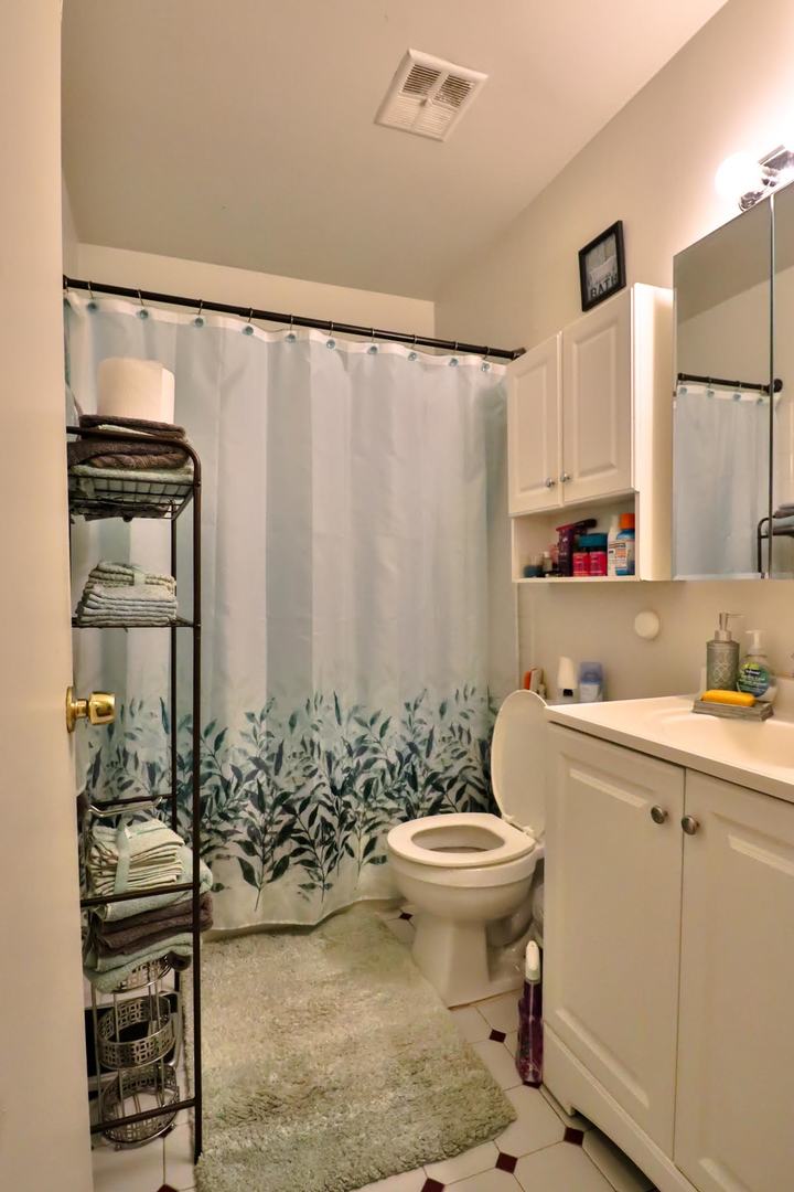 170 DUNTEMAN Drive #301, Glendale Heights, IL 60139