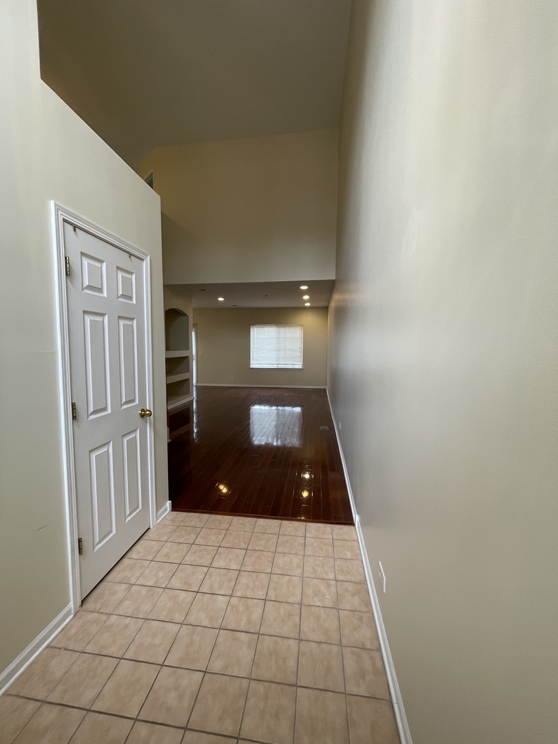 1904 Maureen Drive #27-3, Hoffman Estates, IL 60192